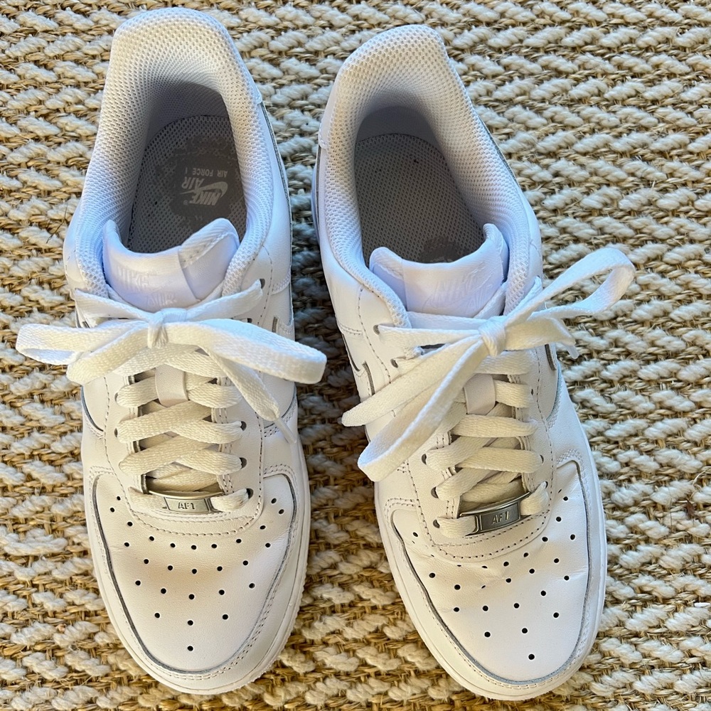 *LIKE NEW Nike Air Force 1